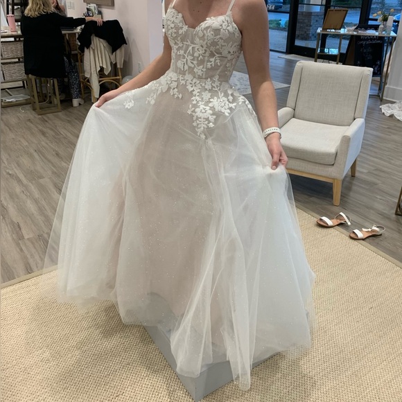 Hayley Paige Isla Wedding Gown - Picture 3 of 7